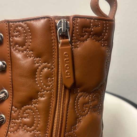 GUCCI GG LOGO LEATHER COMBAT BOOTS, TAN WOMEN’S LACE-UP ANKLE BOOTS WITH GG - Picture 9 of 17